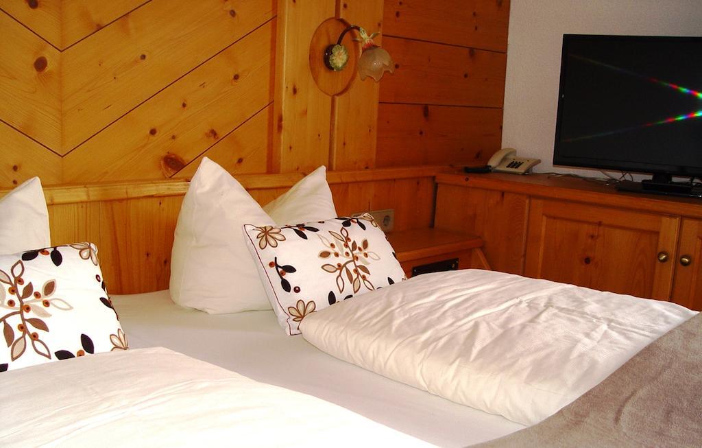 Hotel Garni Apart Elfriede Fiss Habitación foto