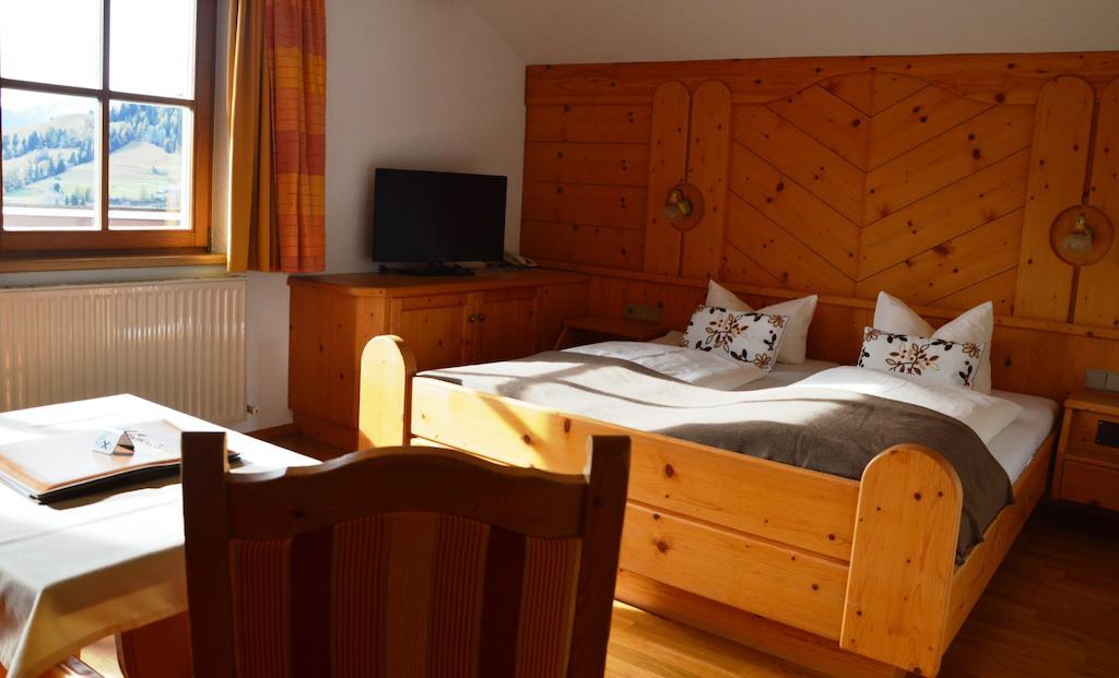 Hotel Garni Apart Elfriede Fiss Habitación foto
